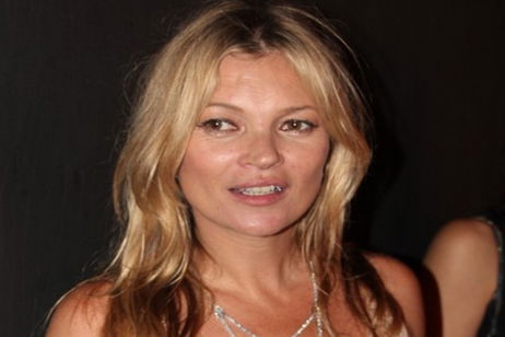 Este es el vestido más icónico de Kate Moss, te contamos todo sobre este diseño Este es el vestido más icónico de Kate Moss, te contamos todo sobre este diseño