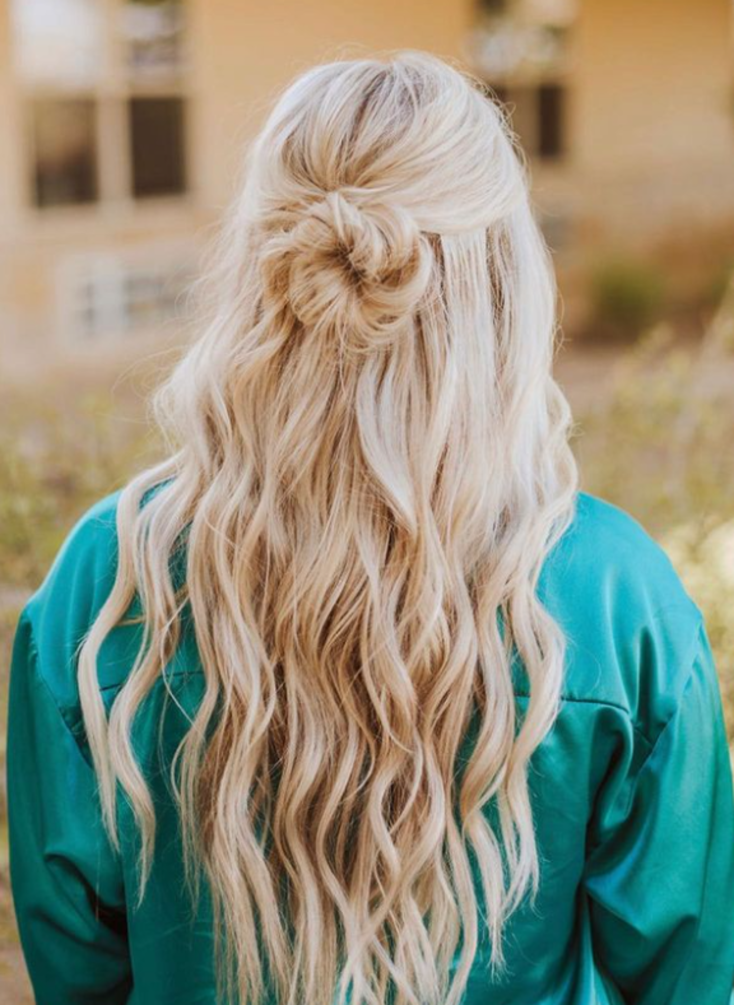 8 ideas de peinados semirecogidos para novia que nunca fallan