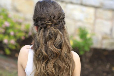 9 ideas de peinados semirecogidos elegantes y muy fáciles de hacer