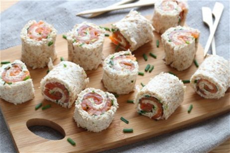 Rollos de salmón ahumado con pan de molde: receta paso a paso