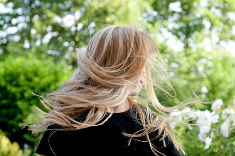 Cómo cuidar el pelo graso para que se vea bien Cómo cuidar el pelo graso para que se vea bien