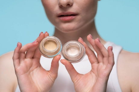 Diferencias entre maquillaje líquido y compacto: cuándo usar cada uno Diferencias entre maquillaje líquido y compacto: cuándo usar cada uno