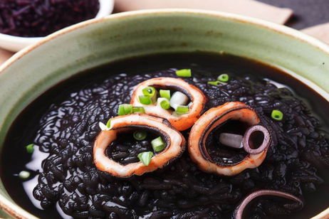 Arroz negro con sepia y calamares, receta paso a paso Arroz negro con sepia y calamares, receta paso a paso