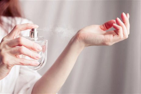 9 perfumes baratos que huelen muy bien