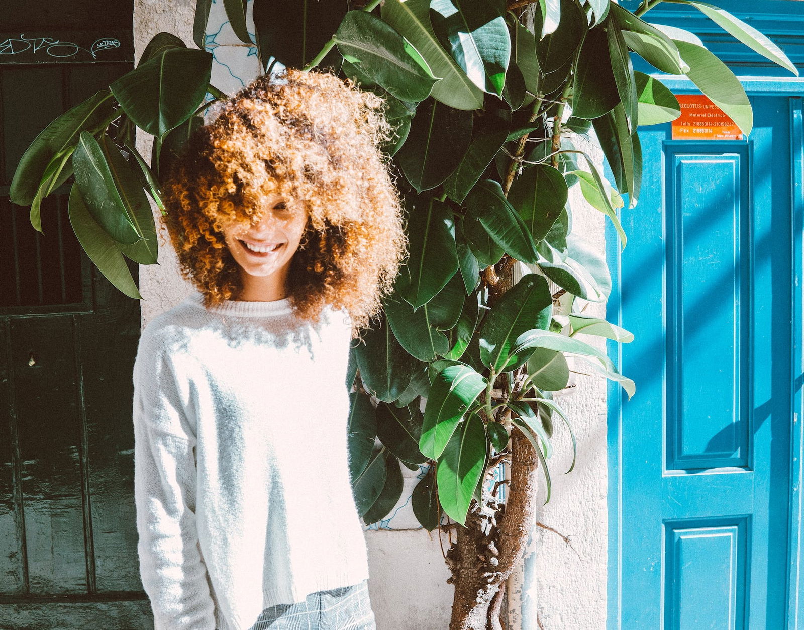 cabello afro al sol