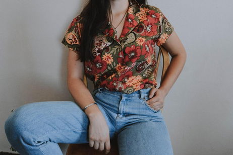 6 blusas holgadas perfectas para mujeres de más de 50 6 blusas holgadas perfectas para mujeres de más de 50