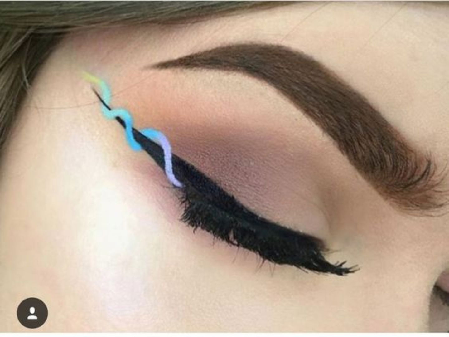 eyeliner detalles pastel