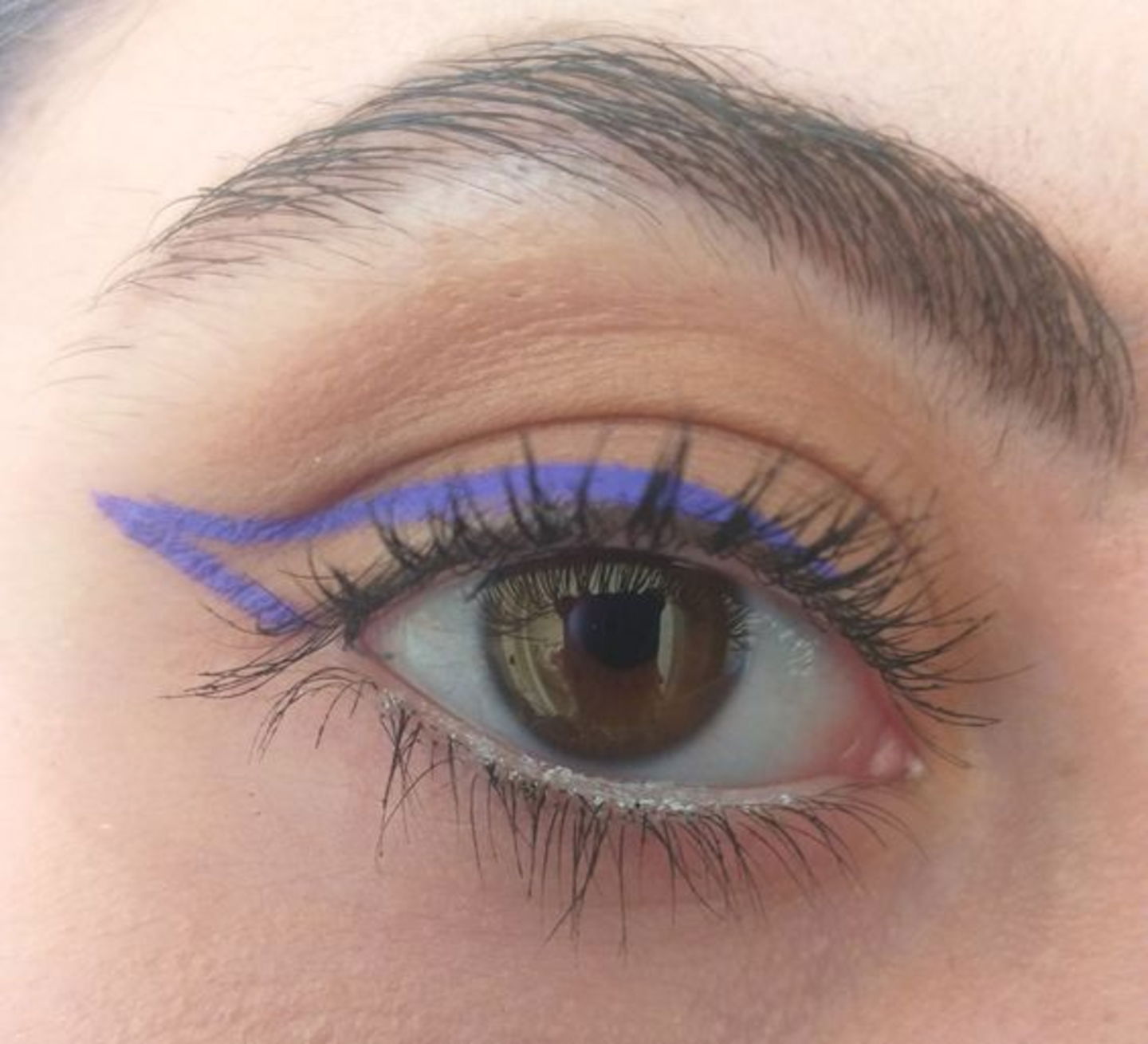eyeliner estrellas pastel