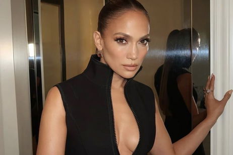 Jlo muestra su rostro totalmente natural a los 54 años Jlo muestra su rostro totalmente natural a los 54 años