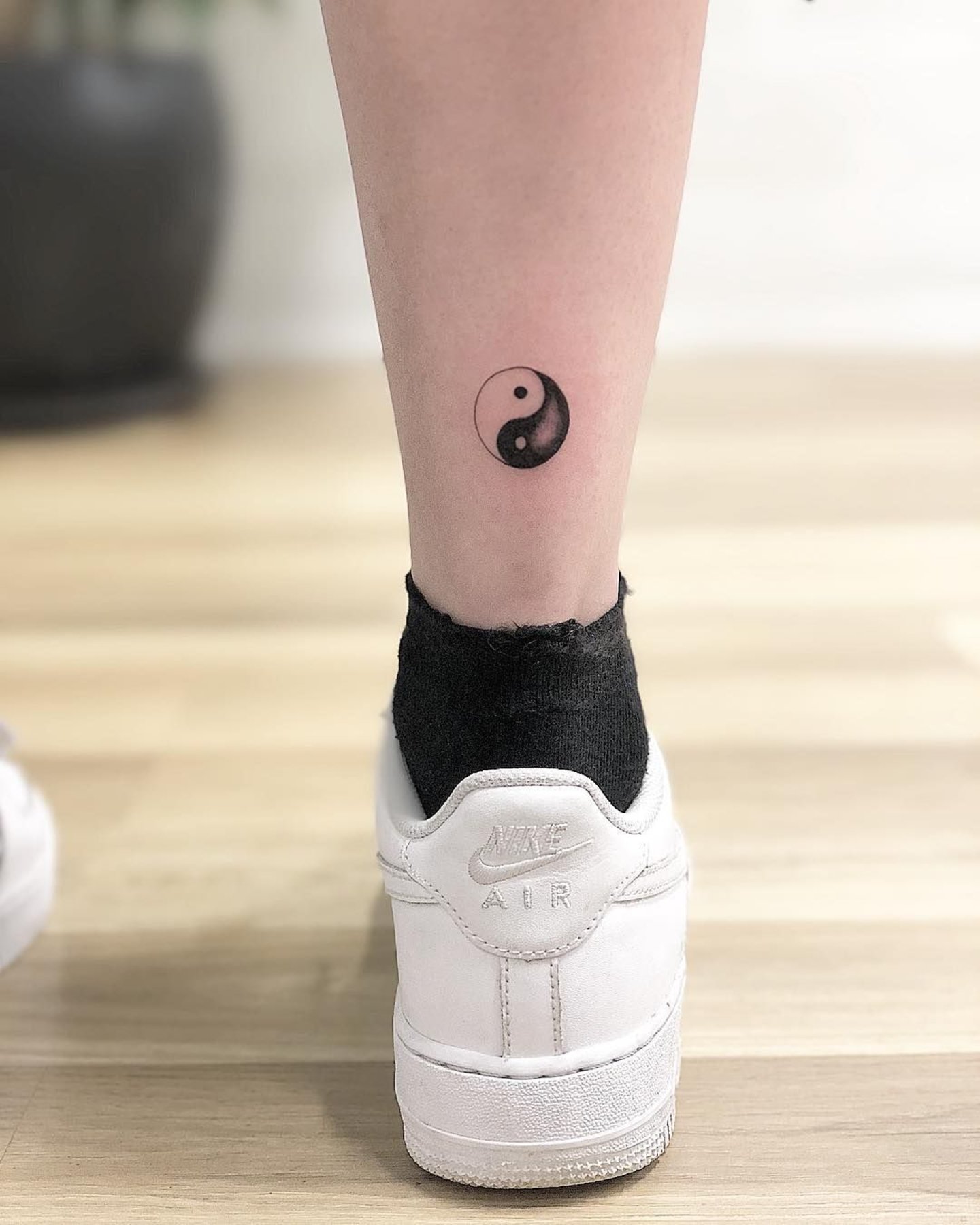ying yang tatuaje tobillo