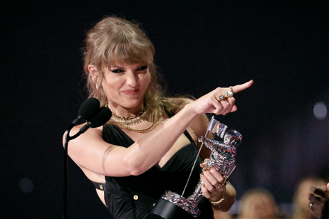 Delineado de ojos: el secreto del maquillaje perfecto de Taylor Swift en los VMA’s 2023