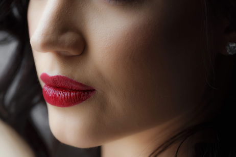 Cómo afinar la nariz sin cirugía: los mejores trucos de maquillaje Cómo afinar la nariz sin cirugía: los mejores trucos de maquillaje
