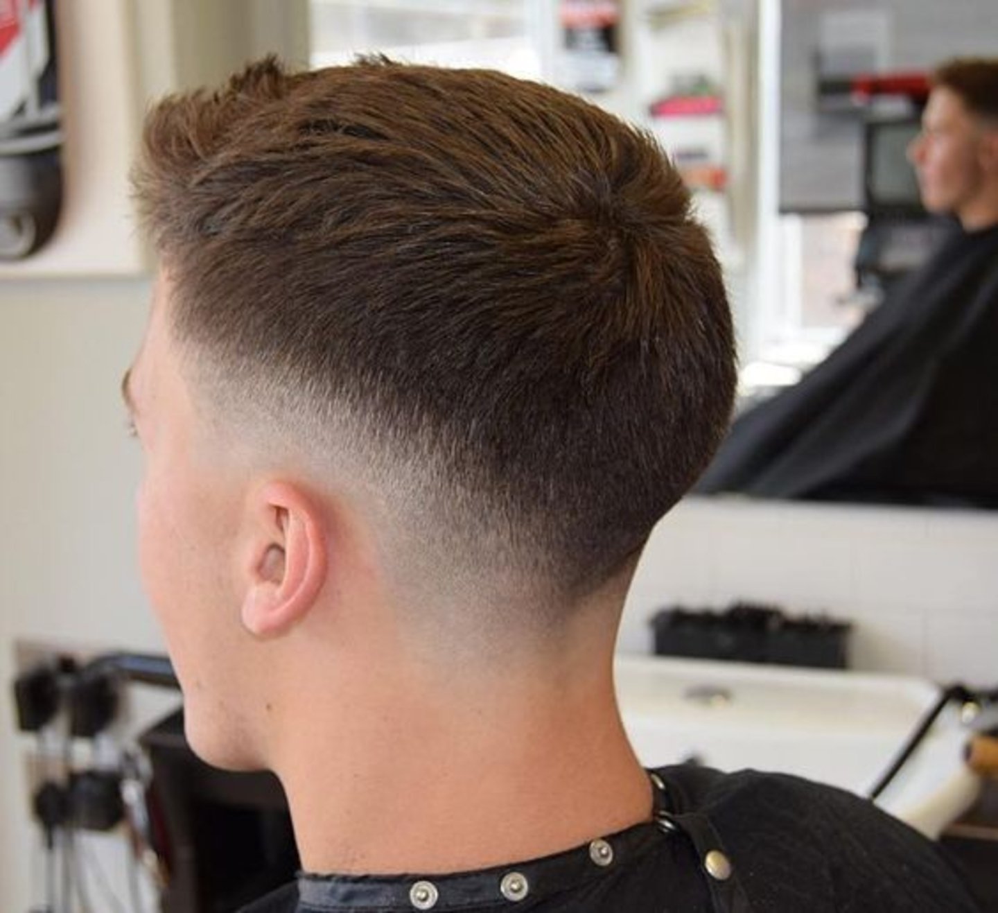 La última tendencia para hombres: corte de pelo en pico