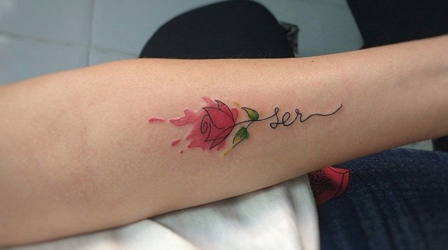Rosa en tatuaje acuarela