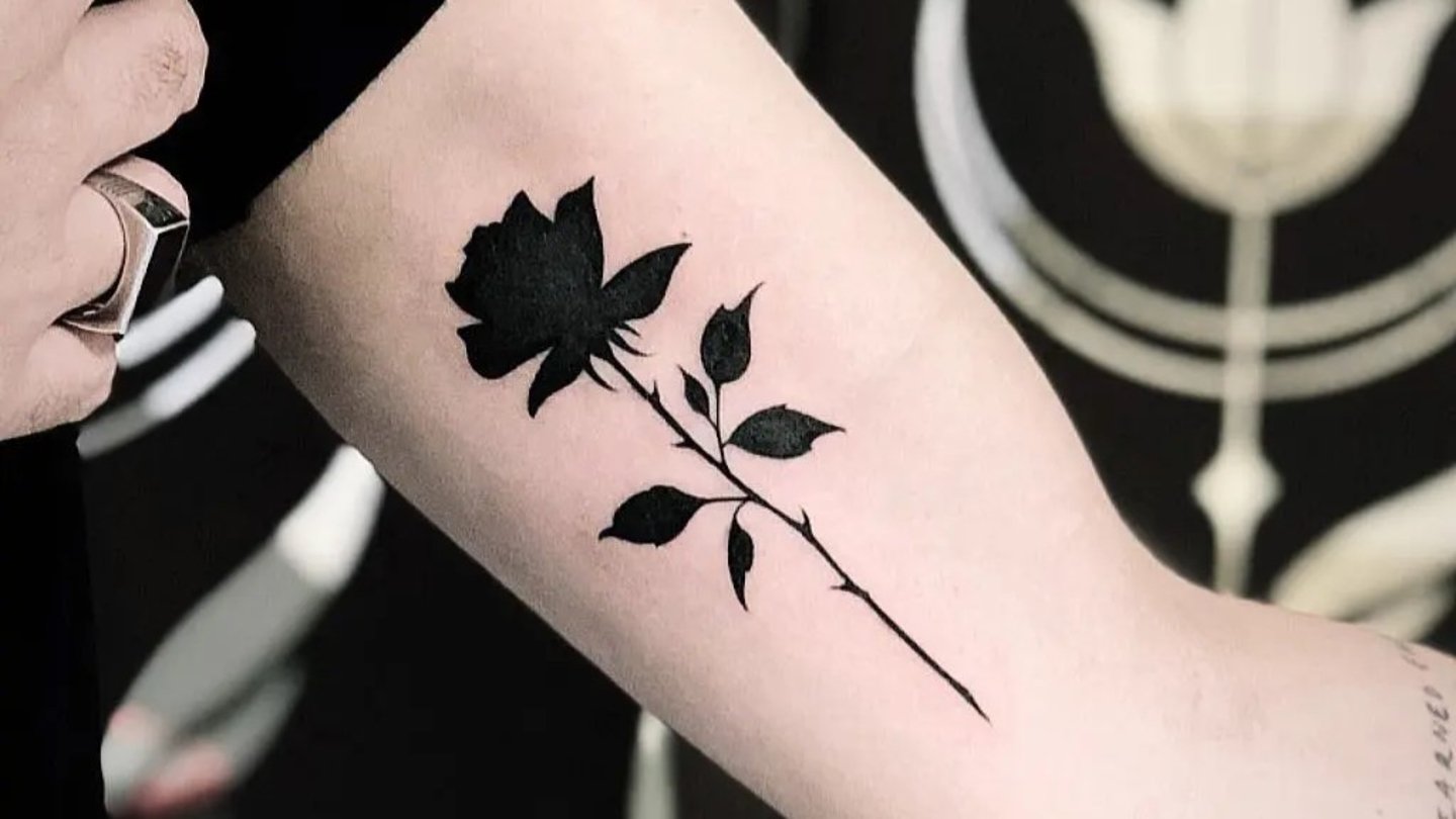 Tatuaje de rosa negra