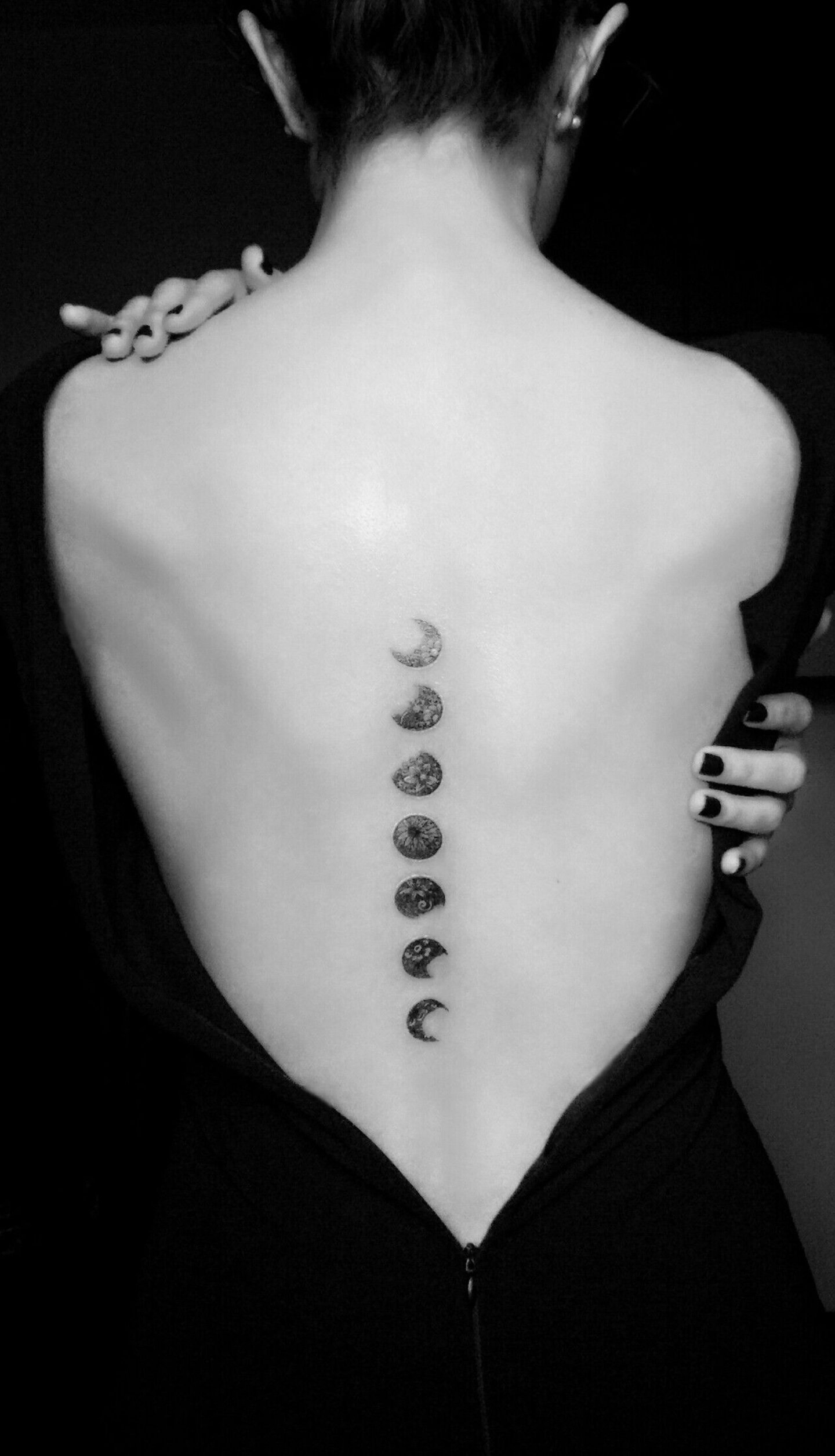 Fases lunares tatuaje espalda