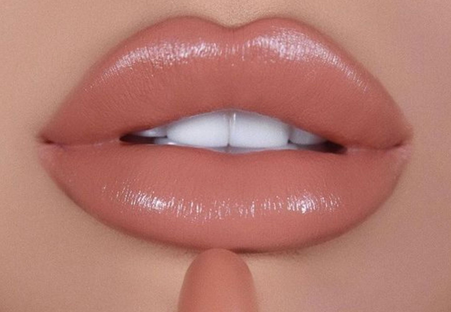 labial nude