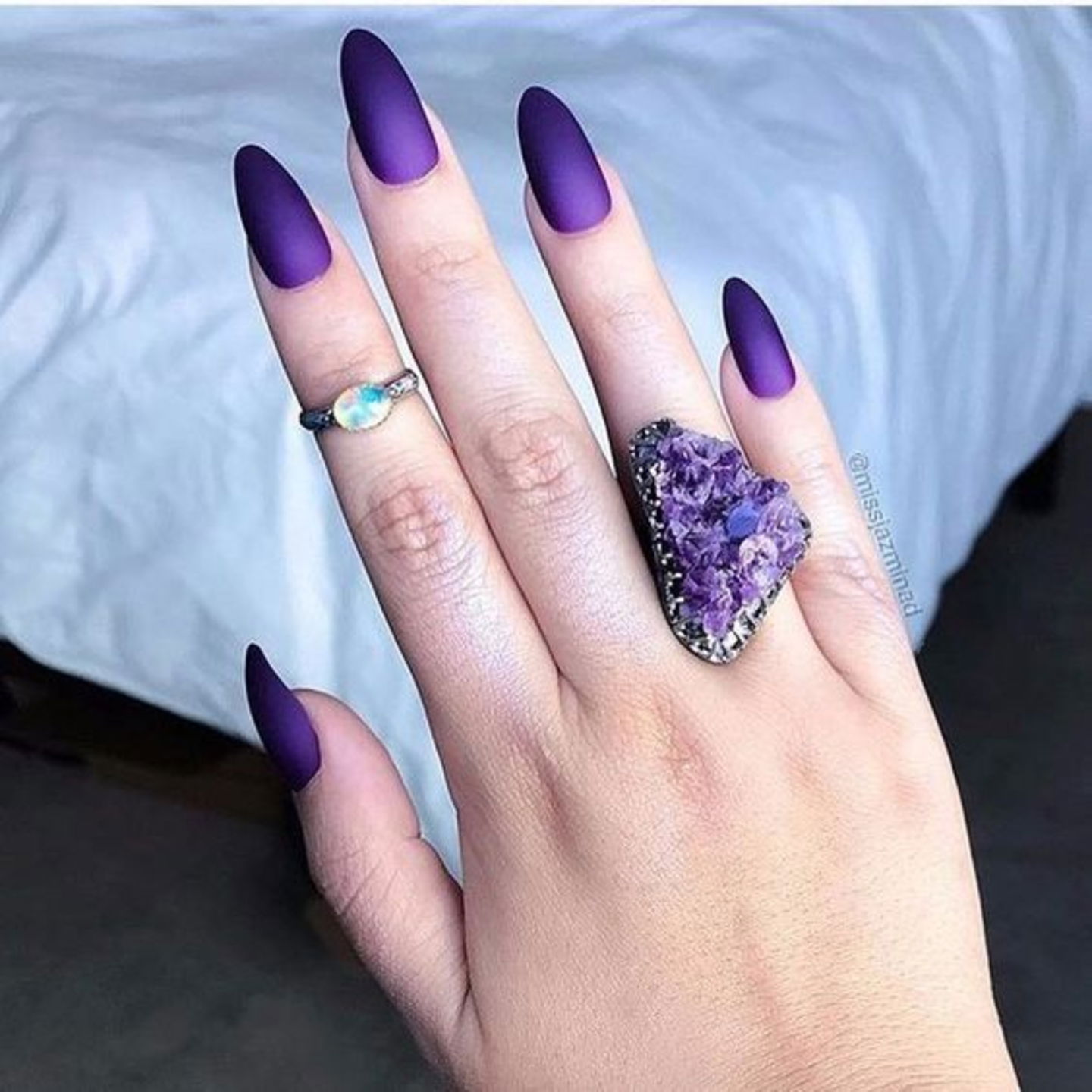 manicura morada