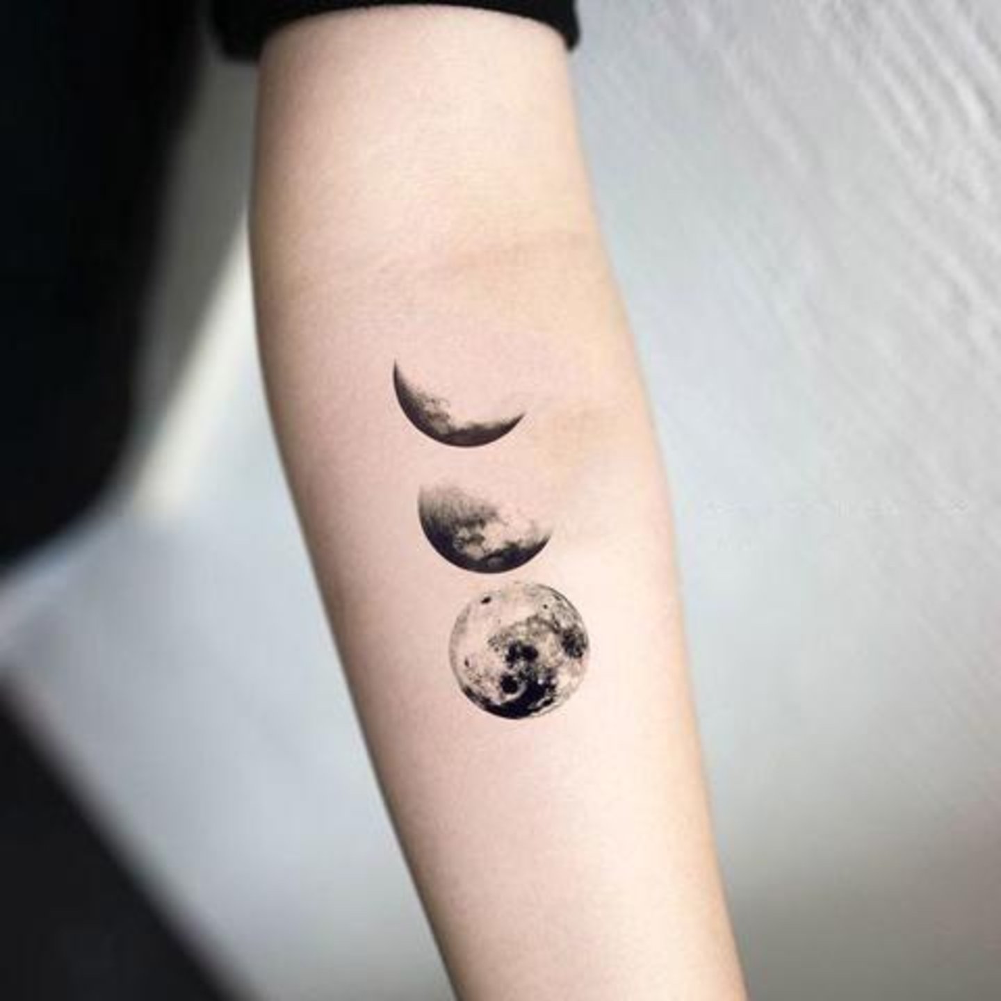 Tatuaje de lunas brazo