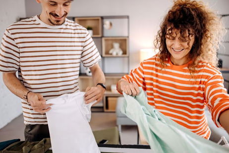 ¿Cómo planchar la ropa sin plancha y que quede sin arrugas?