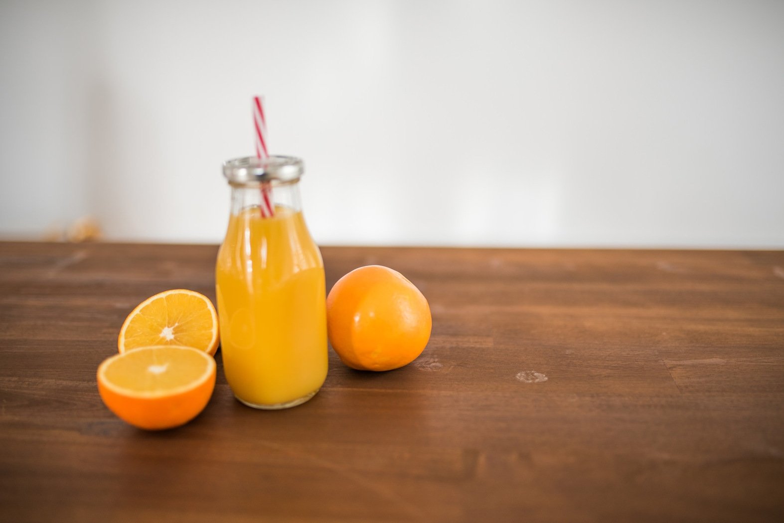zumo de naranja recien exprimido