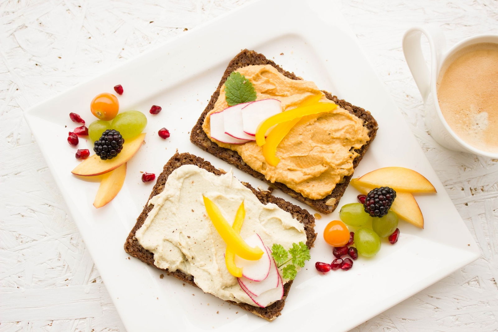 desayuno saludable con tostadas