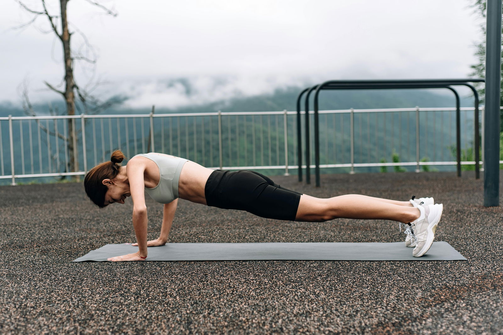 mujer haciendo ejercicio