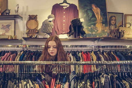 4 tendencias de moda vintage que vuelven con fuerza en 2025