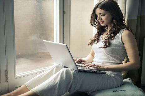 El renacer del minimalismo: Cómo vestir con estilo y elegancia