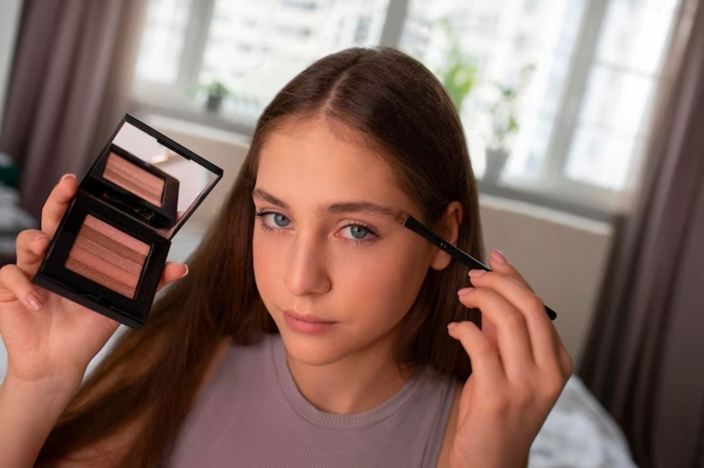 Colorimetría para verano: qué tonos realzan tu rostro y cómo aplicarlos en tu ropa y maquillaje