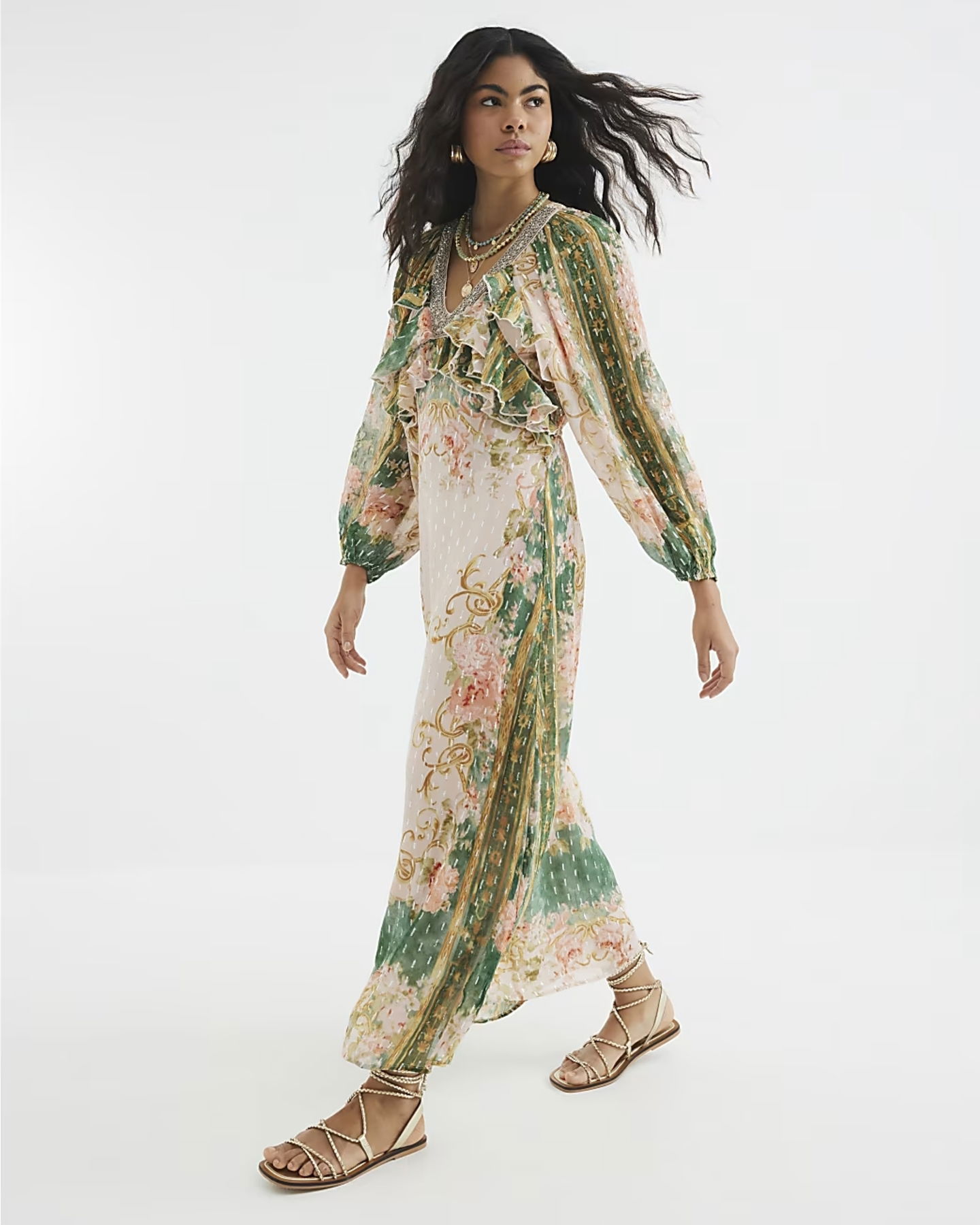 Los vestidos que serán tendencia esta primavera-verano 2025 (y que ya llevan las expertas en moda)