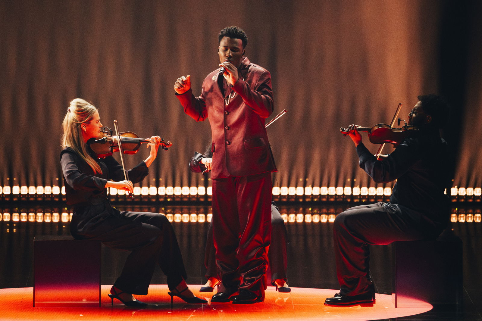 Cómo se vistieron los 26 países en la final de Eurovisión 2025
