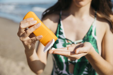 Esto es lo que las expertas recomiendan para protegerte del sol esta primavera/verano