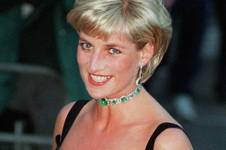 Subasta sin precedentes: los vestidos más recordados de Lady Di y tesoros reales buscan nuevo dueño