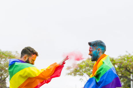 Moda masculina para celebrar el Orgullo 2025 con estilo y personalidad Moda masculina para celebrar el Orgullo 2025 con estilo y personalidad