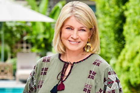 Este iluminador de 14€ es el secreto de la piel radiante de Martha Stewart (y lo usa todos los días)