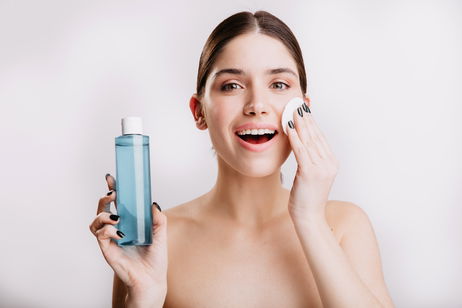 Los mejores tónicos exfoliantes para piel grasa: limpian, afinan poros y controlan el brillo