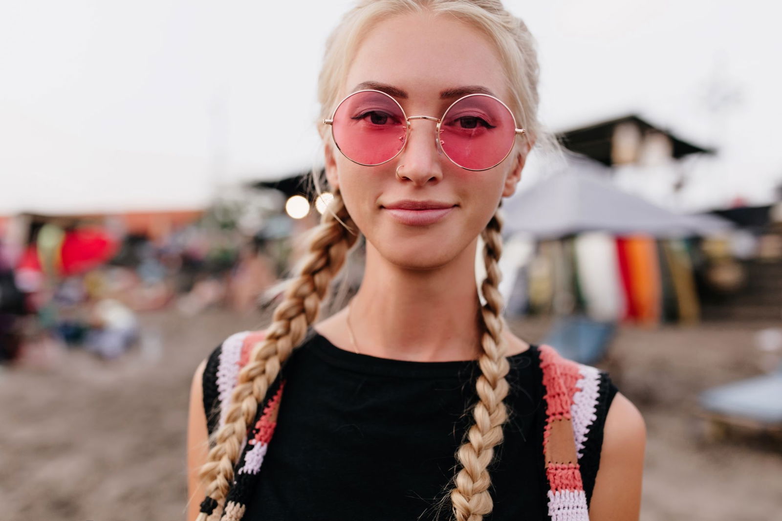 Chica trenzas en festival