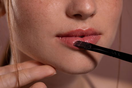 ¿Qué son los labios mordidos? Aprende como lucir esta tendencia este verano ¿Qué son los labios mordidos? Aprende como lucir esta tendencia este verano