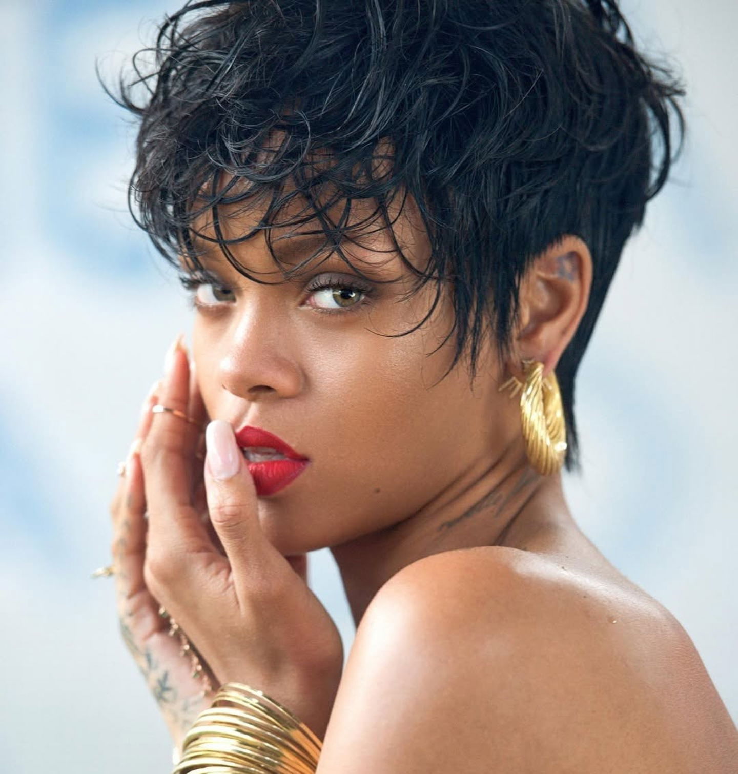 Rihanna con flequillo desfilado y texturizado