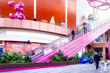 Arquitectura rosa y sostenible: así es Xirondo Plaza, el futuro de la movilidad urbana