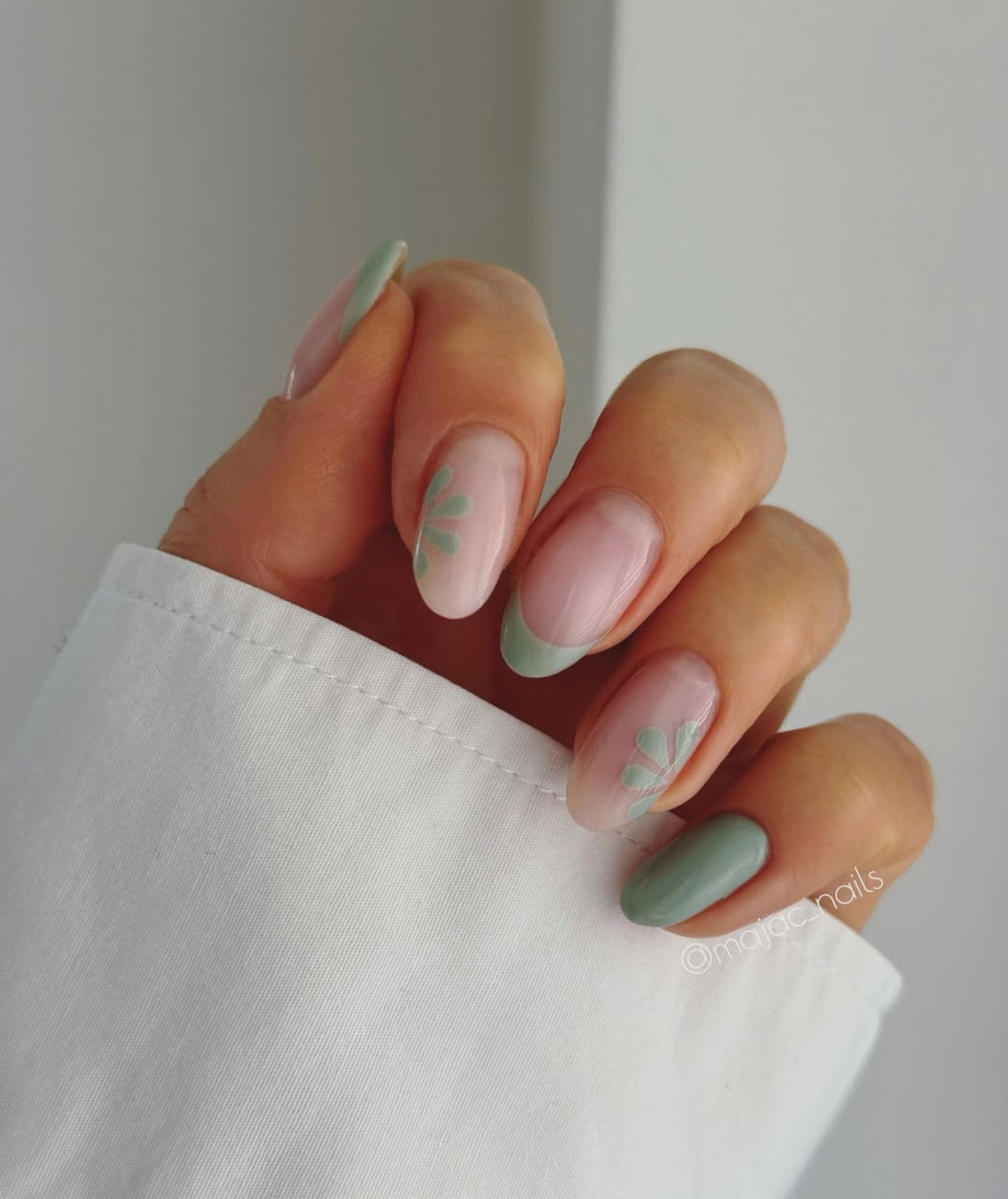 10. Uñas minimalistas