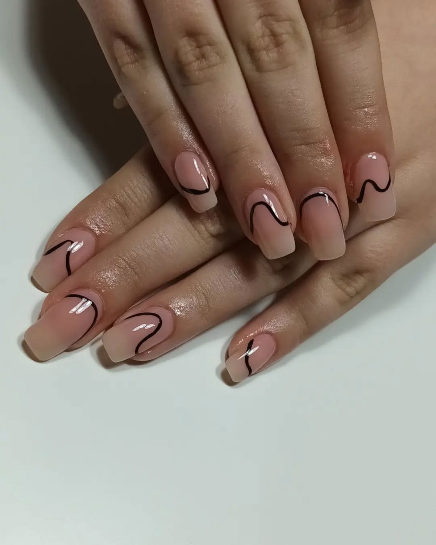 13. Uñas minimalistas