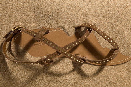 Sandalias con tachuelas de Stradivarius: 3 modelos cómodos y tendencia
