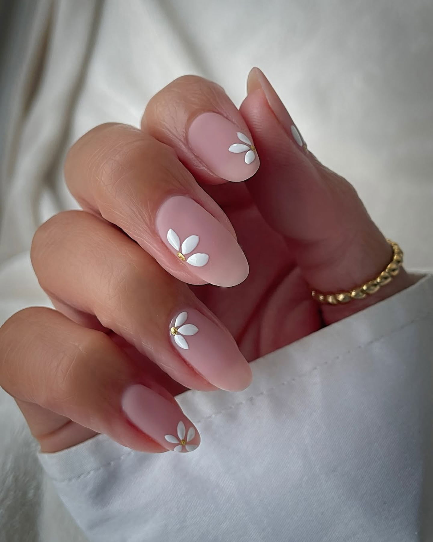 9. Uñas minimalistas