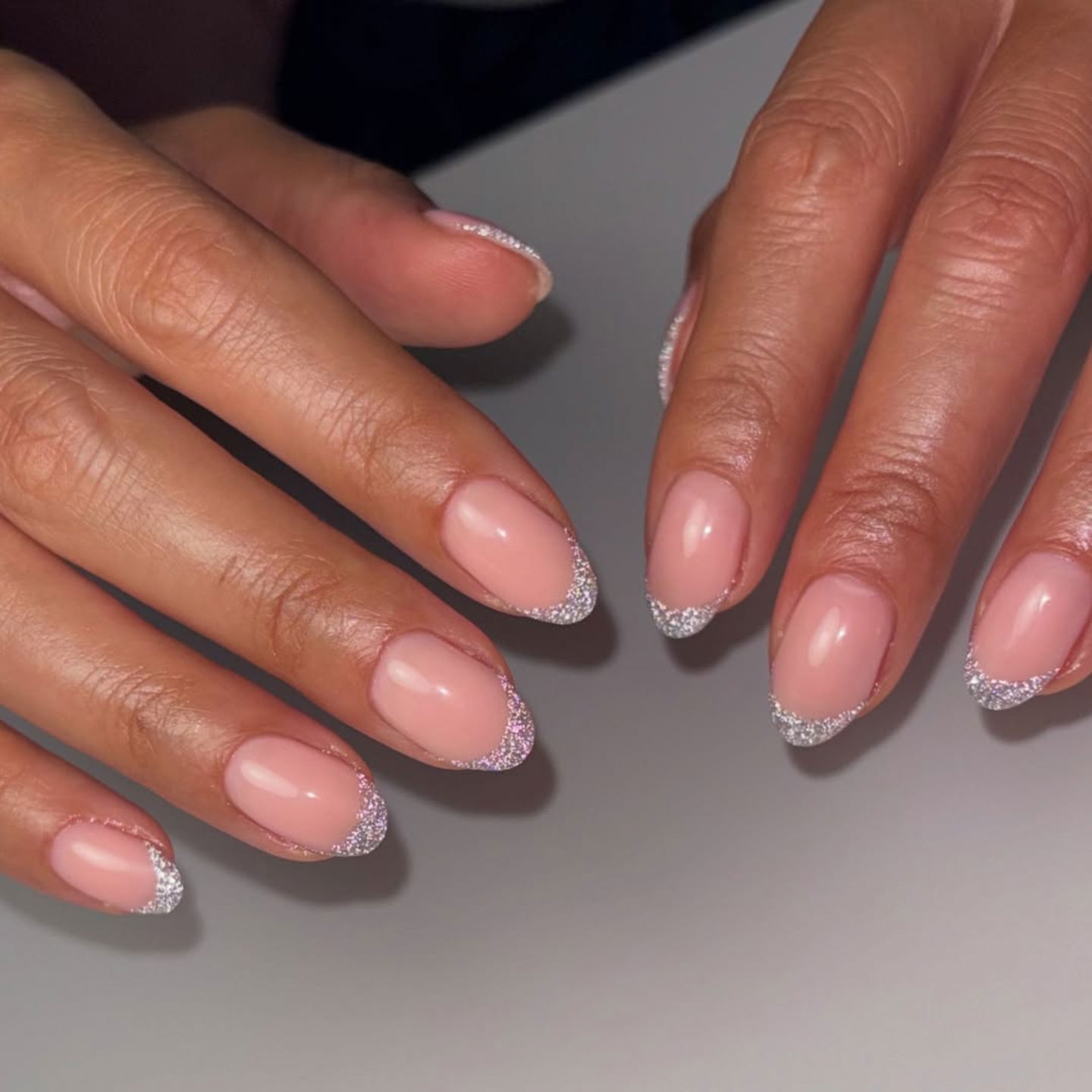Manicura francesa con glitter