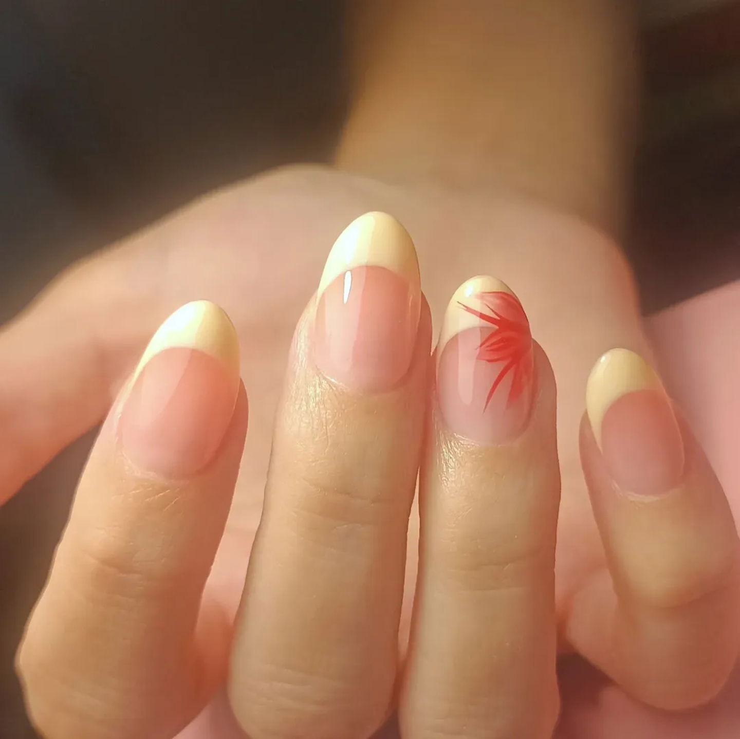 Manicura francesa mantequilla