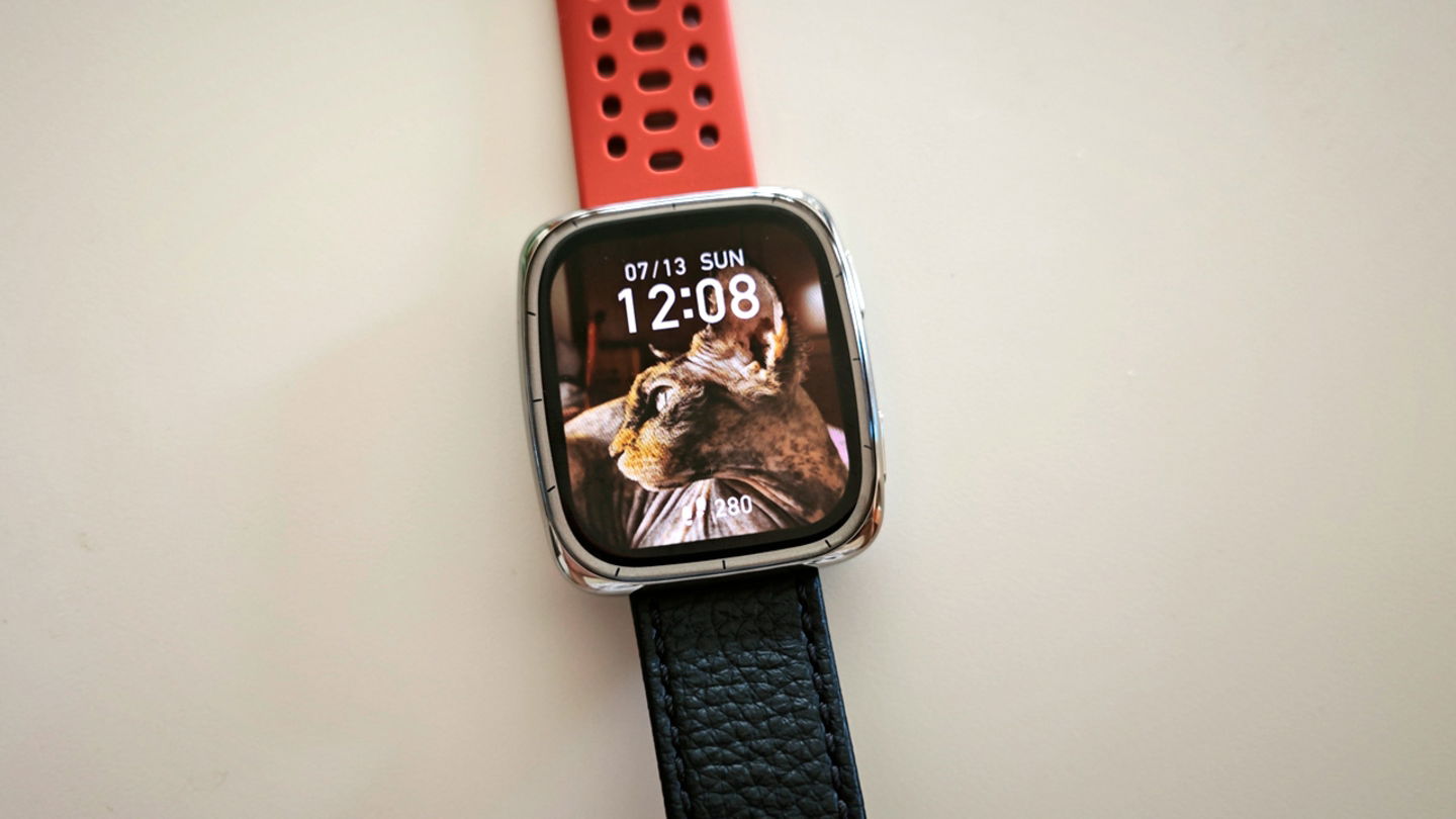 Amazfit Active 2 Square dos correas puestas
