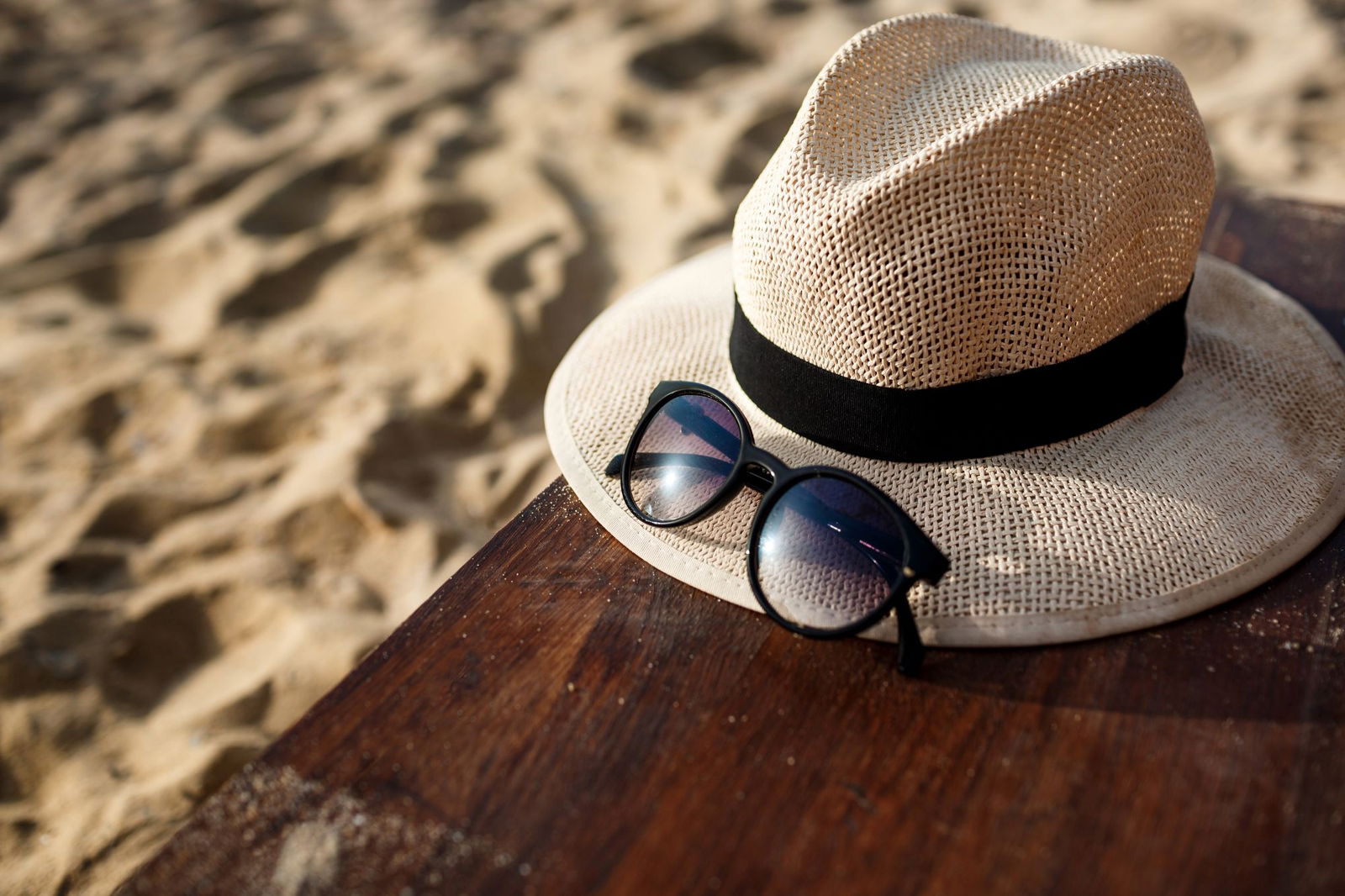 Combrero y gafas