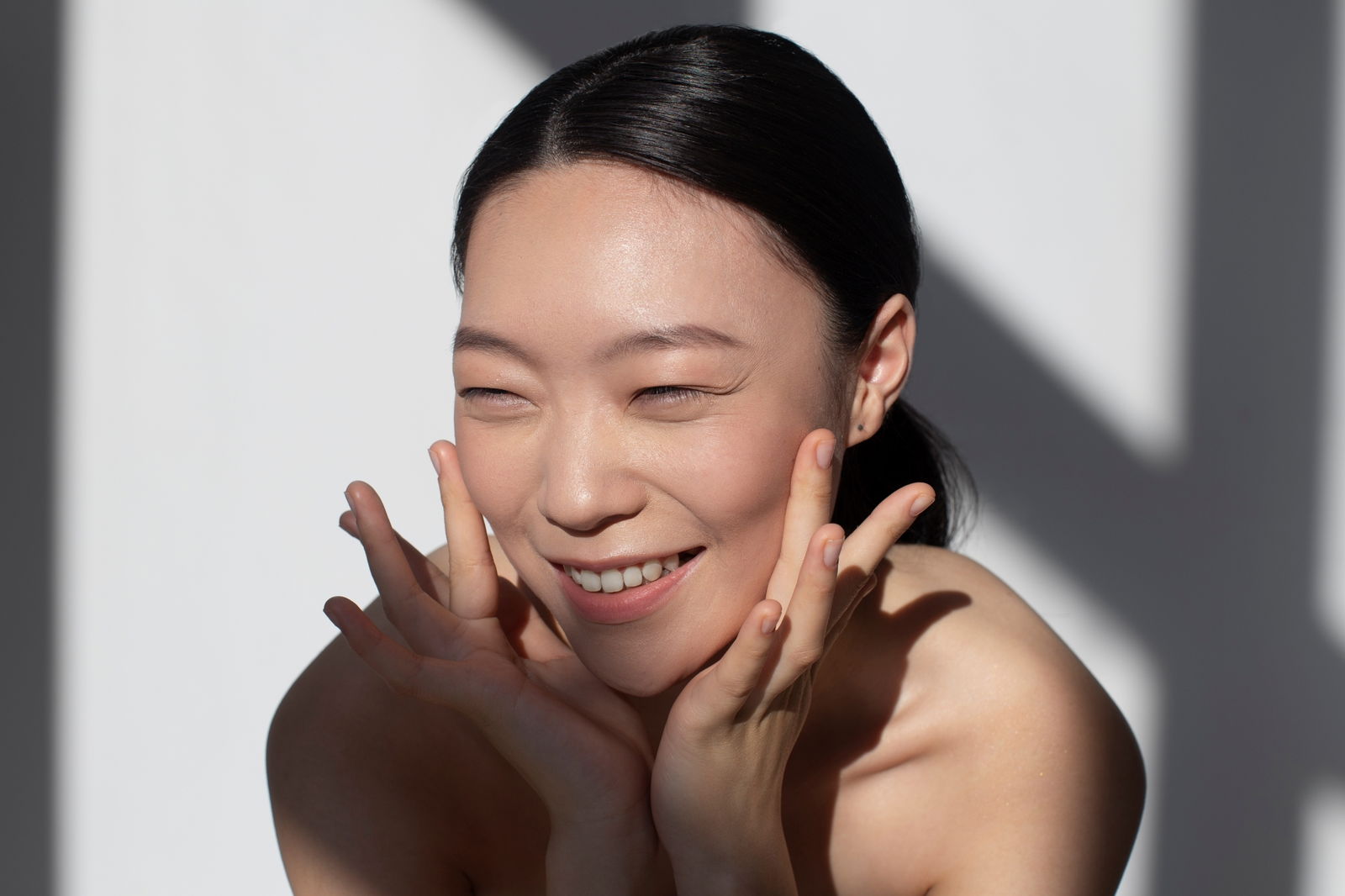Coreana con piel luminosa